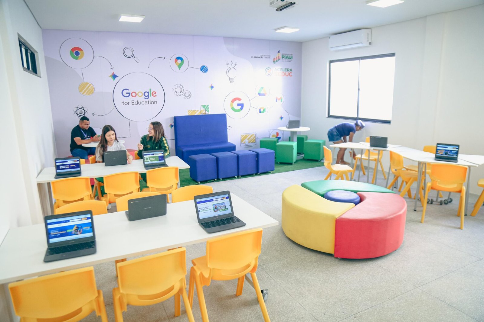 Piauí inaugura Escola de Tecnologia que vai beneficiar quase 3 mil estudantes com cursos na área digital