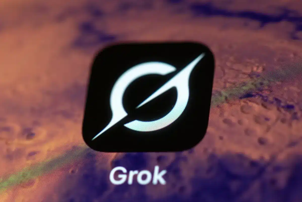 Grok esta sendo investigado por diversas autoridades por gerar deepfakes sexualizados