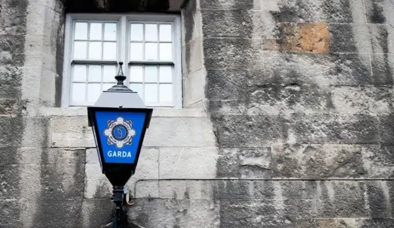 Irlanda planeja lei que permite que a polícia use spyware