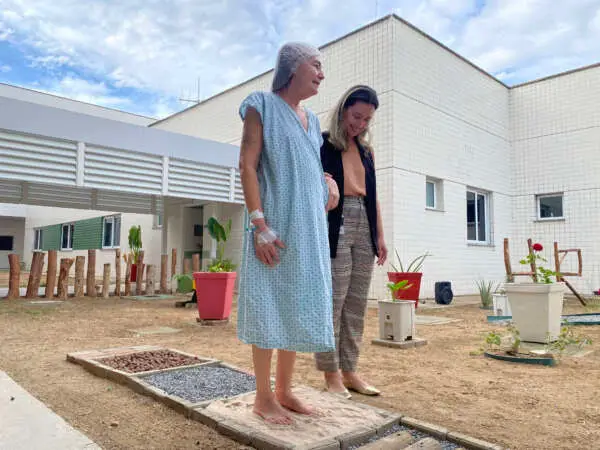 Jardim sensorial ressignifica a reabilitação de pacientes neurológicos em Hospital do Ceará