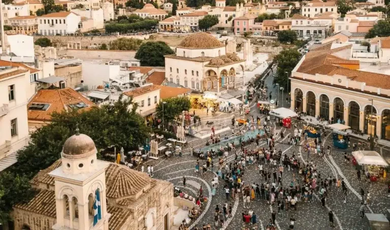 Polícia grega prende golpistas usando torre de celular falsa escondida em porta-malas de carro