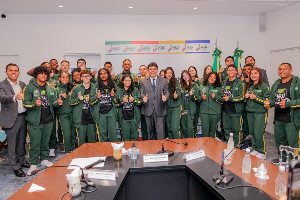 Programa de intercâmbio estudantil Do Piauí para o Mundo terá 300 vagas em 2026, anuncia Rafael Fonteles