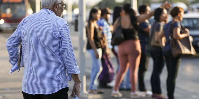 Teto de pensionista e aposentado do INSS sobe para R$ 8.475,55 em 2026