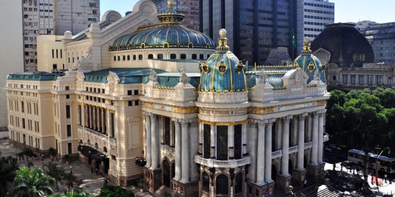 Folia de Reis chega pela primeira vez ao Theatro Municipal do Rio