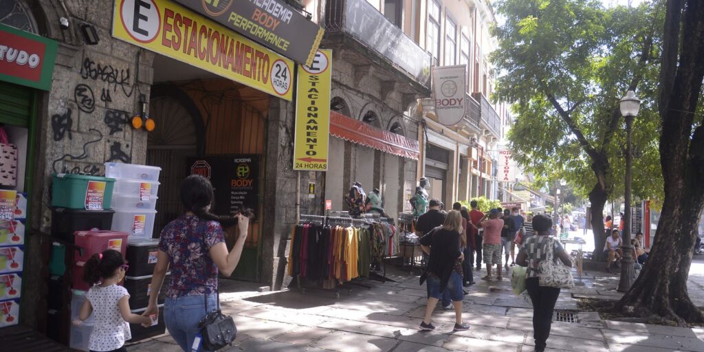 Vendas no comércio varejista fecham 2025 com alta de 1,6%