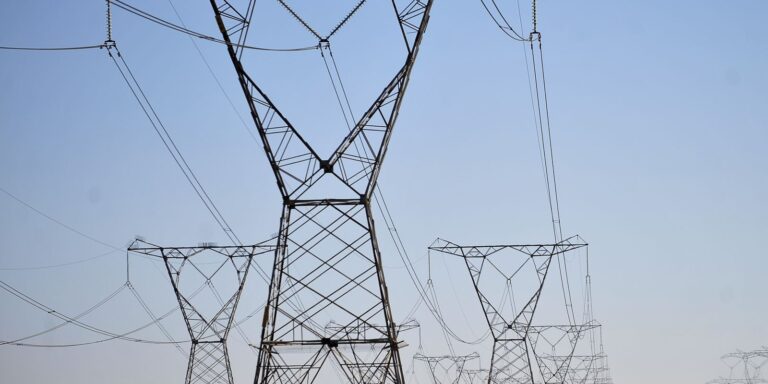 Aneel leiloa cinco lotes de linhas de transmissão de energia