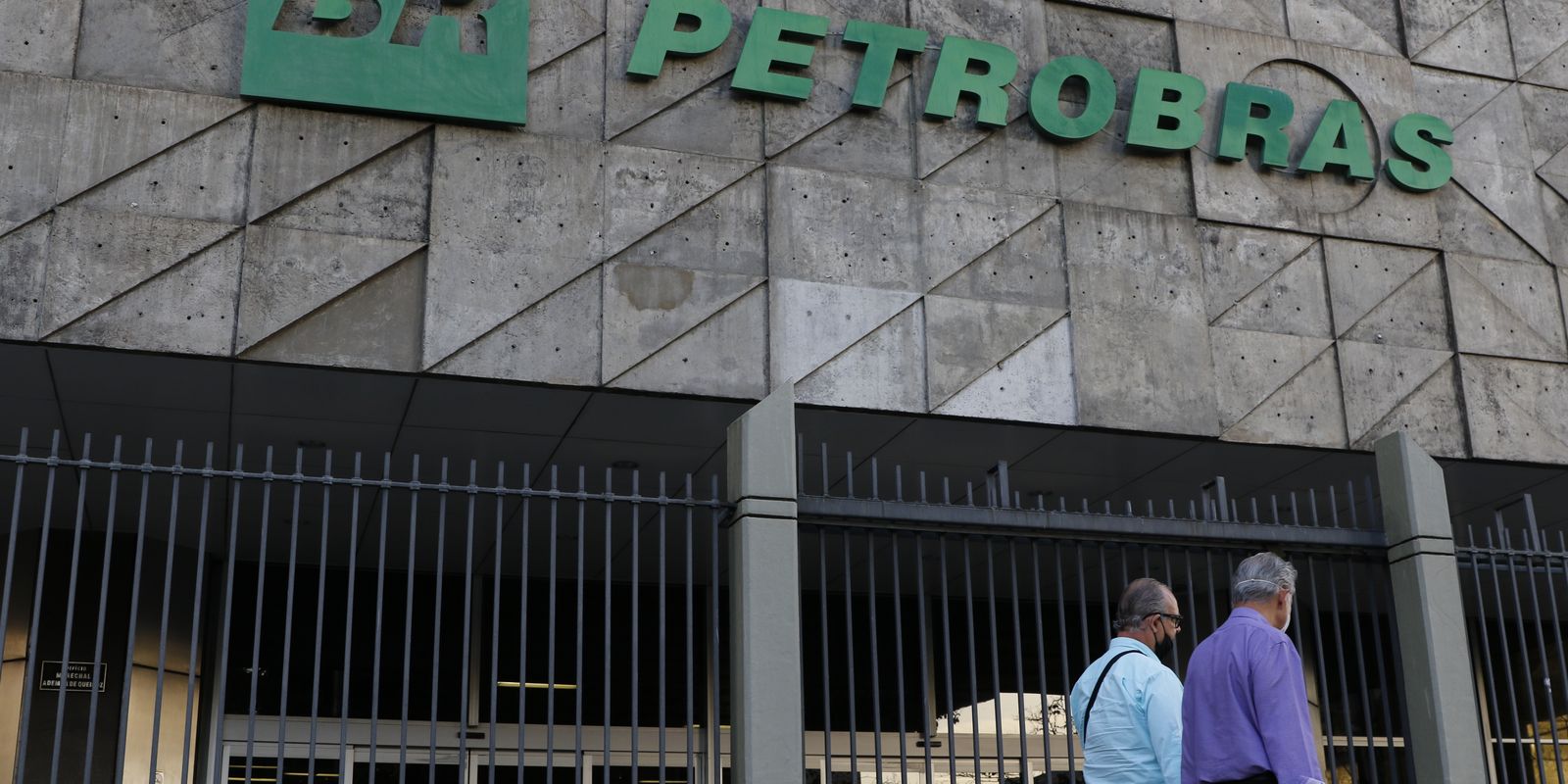 Petrobras aprova adesão a programa para conter alta do diesel