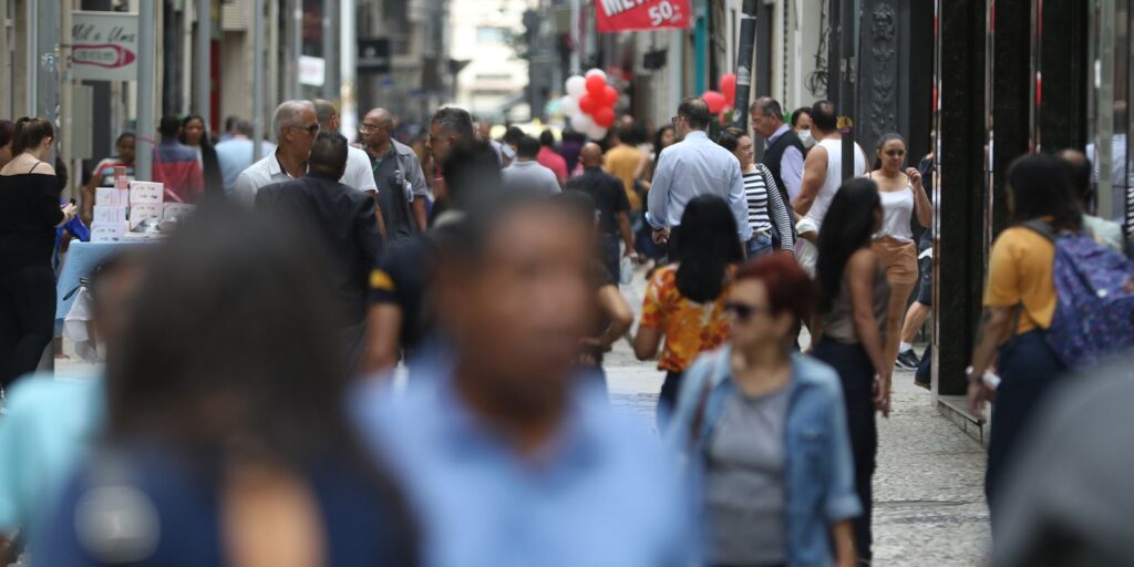 Abono salarial começa a ser pago para nascidos em março e abril