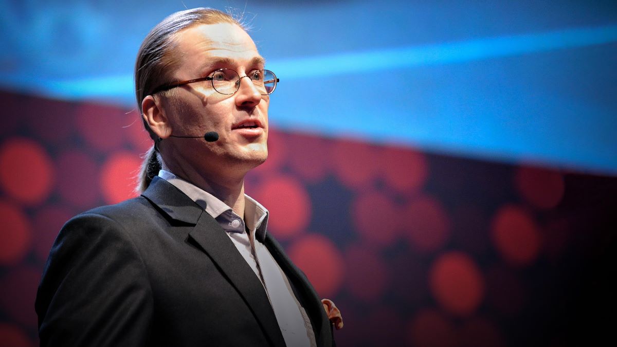 Após décadas combatendo malware, este veterano da cibersegurança agora está hackeando drones.