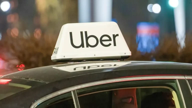 Uber amplia estratégia de “super app” e passa a coletar devoluções diretamente na casa do cliente